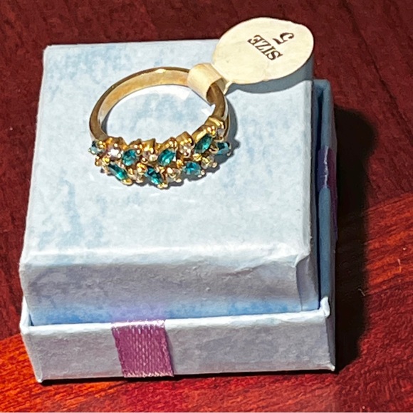 Austrian Crystal, Gold and Green Ring NWOT - Picture 2 of 6